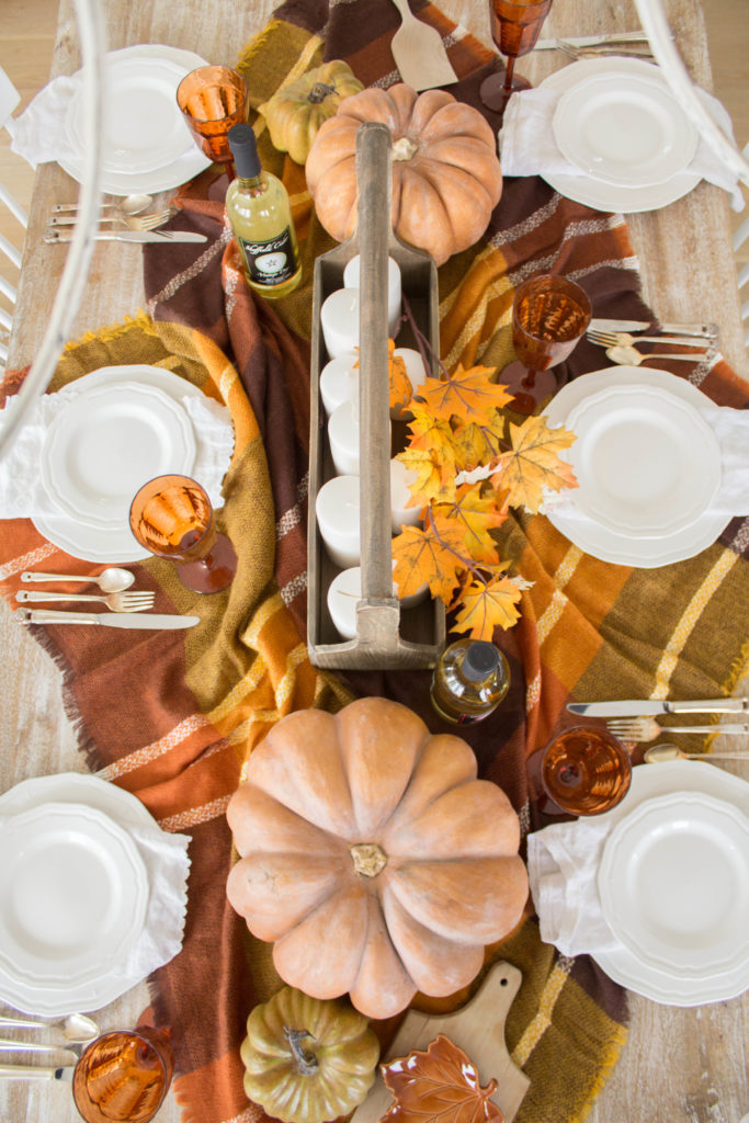 simple Thanksgiving tablescape