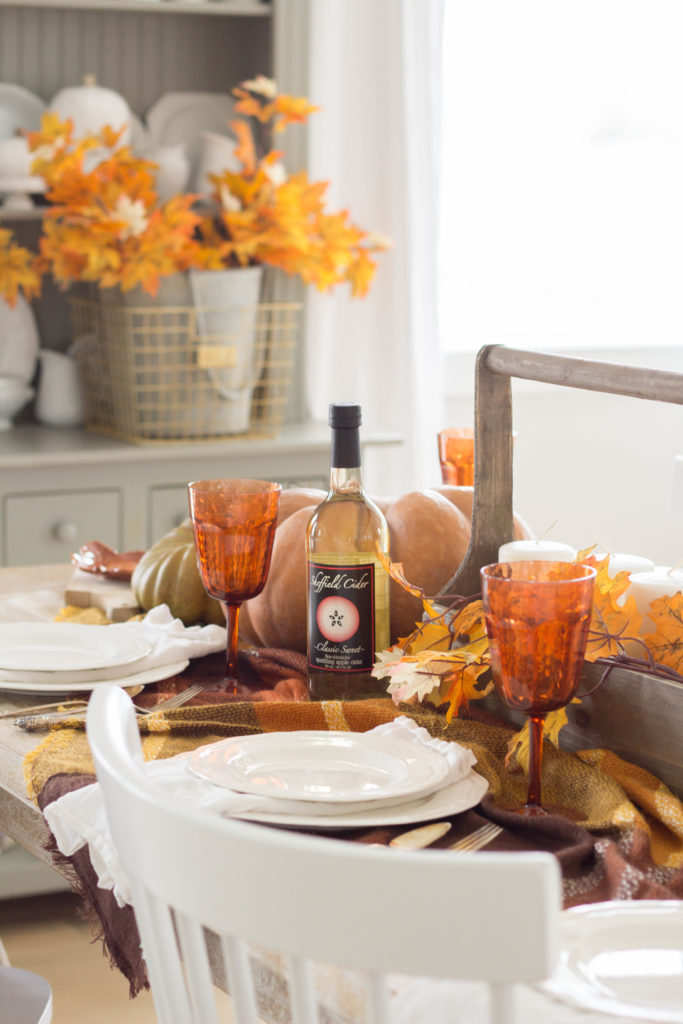 simple thanksgiving tablescape