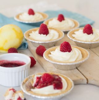 No-Bake Raspberry Mini Cheesecakes - handmadefarmhouse.com