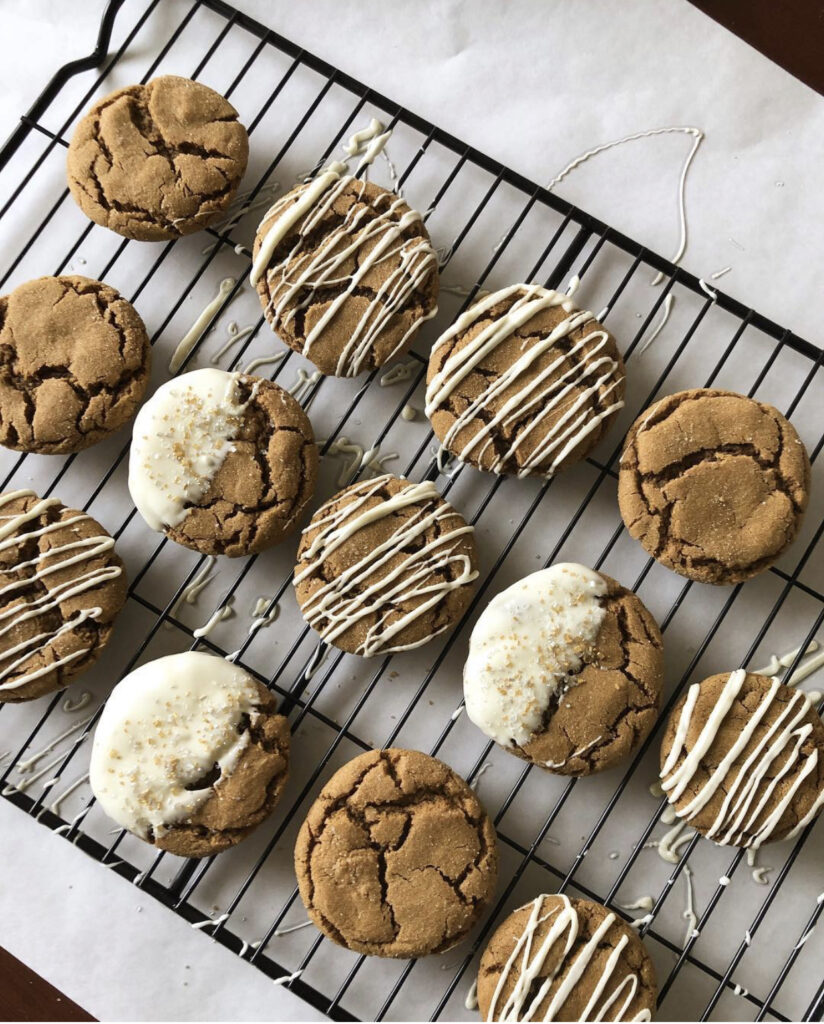 Molasses cookies with white chocolate