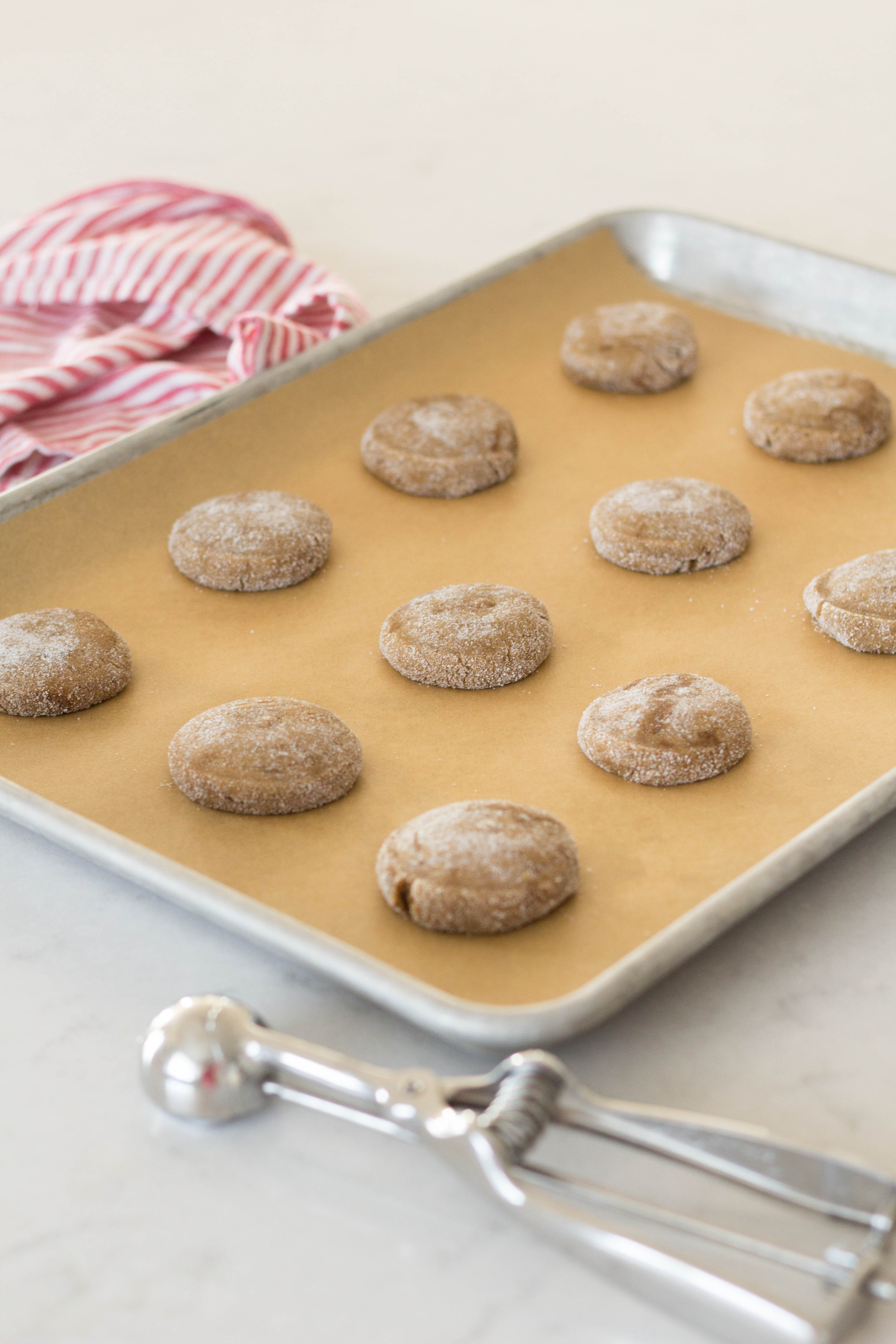 Molasses cookies with white chocolate 