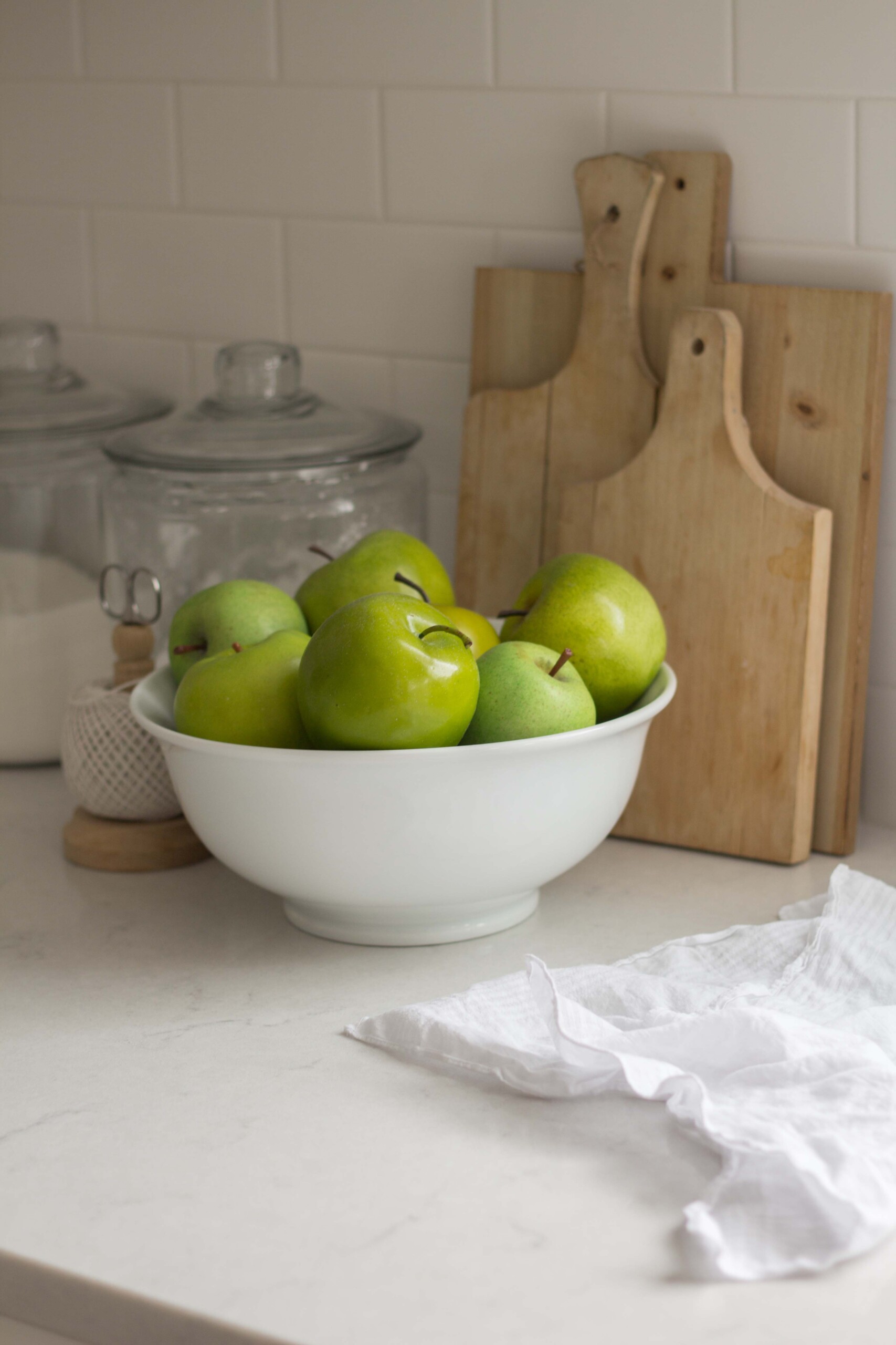 7 Inexpensive or Free Fall Decor Ideas apples in a bowl