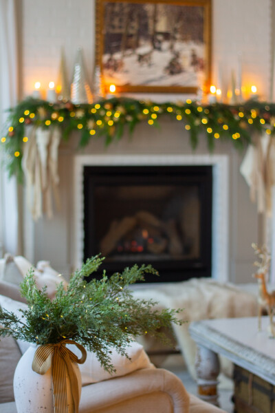 Christmas Living Room by Candlelight - Handmade Farmhouse