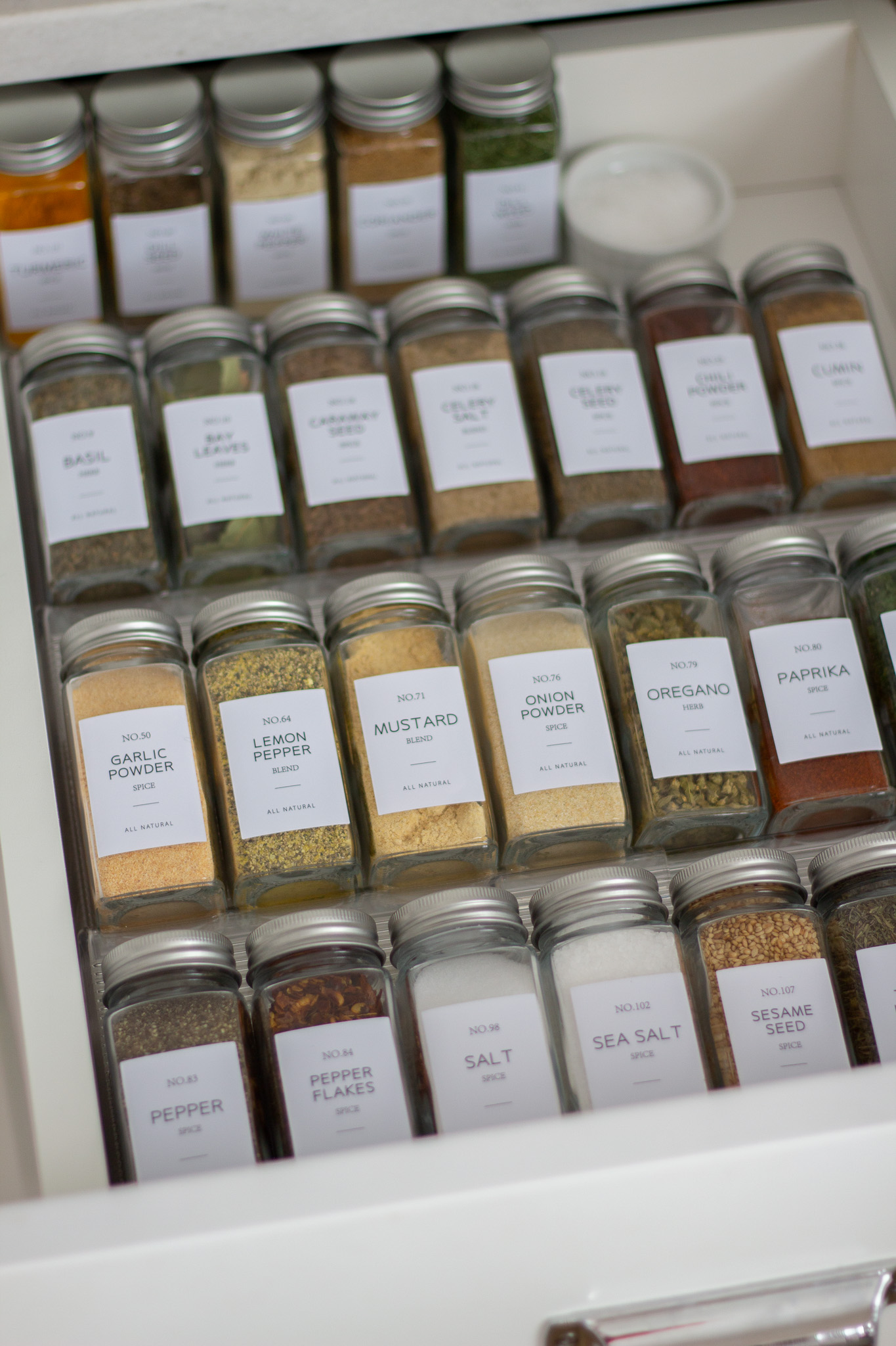 Simple Kitchen Spice Jar Organization