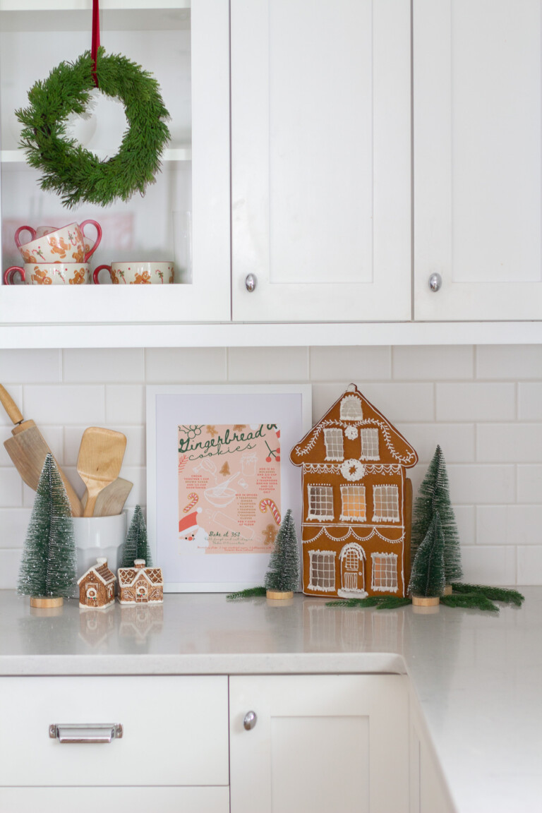 Lighted Gingerbread House Corner Decor