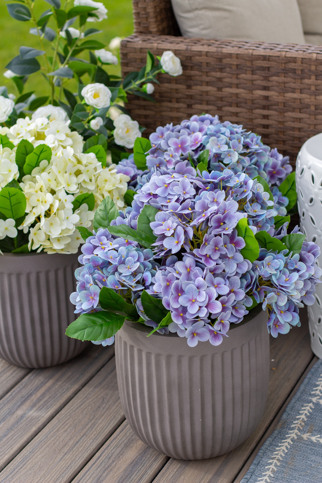 Cozy Summertime Deck Decorating Ideas