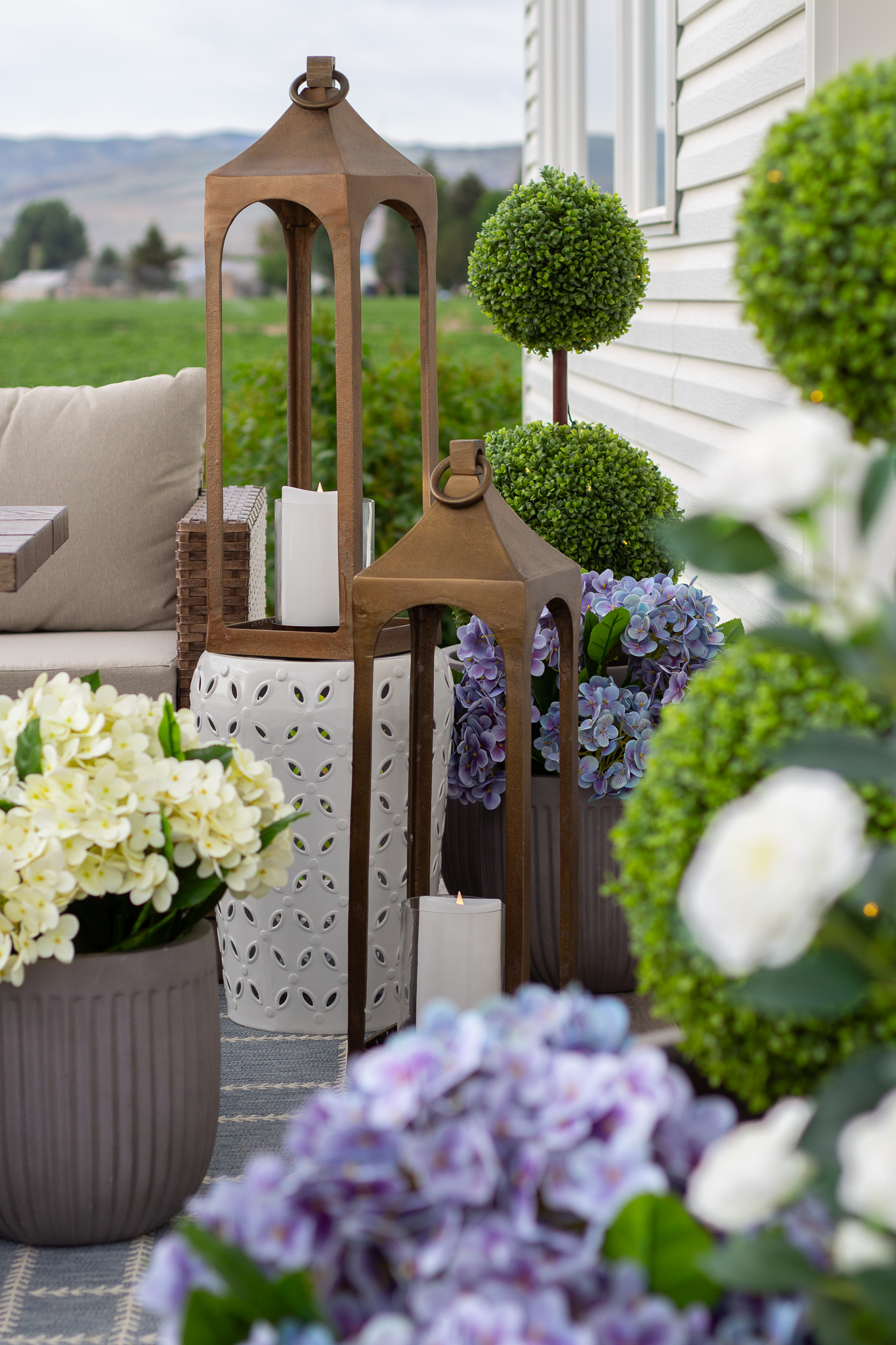 Cozy Summertime Deck Decorating Ideas