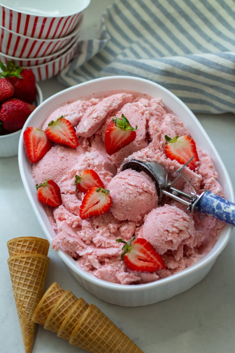 Simple Old Fashioned Strawberry Ice Cream
